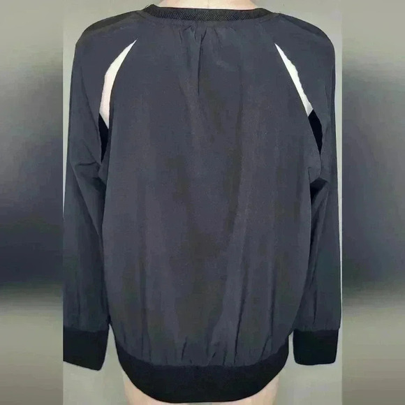 Fabletics Lola Long Sleeve Athletic Top M Crew Neck Pullover Activewear Black - Picture 9 of 10